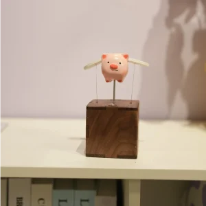 主图4 Whimsical Flying Pig Automaton
