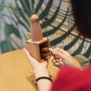 主图5 Cute Interactive Wooden Cat Automaton